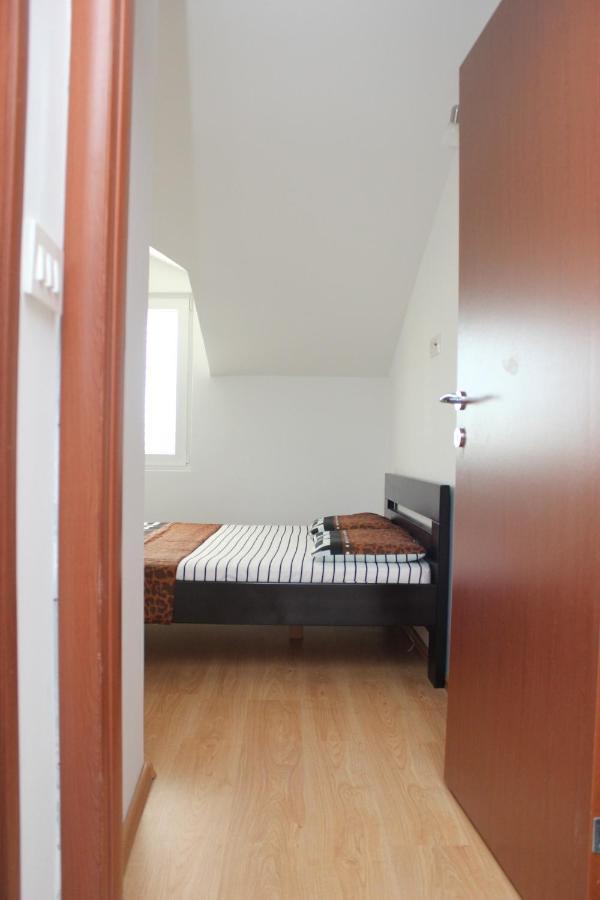 Ferienwohnung Penthouse By The Sea Tivat Exterior foto
